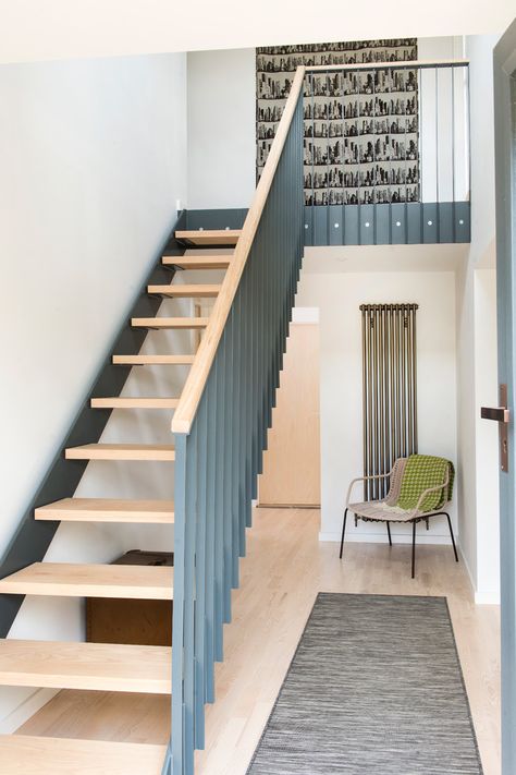 16 Stylish Scandinavian Staircase Designs You Will Love Scandinavian Stairs, Scandinavian Staircase, 25 Beautiful Homes, Bespoke Staircases, Country Modern Home, Scandi Home, Arts And Crafts House, Home Stairs Design, Modern Stairs