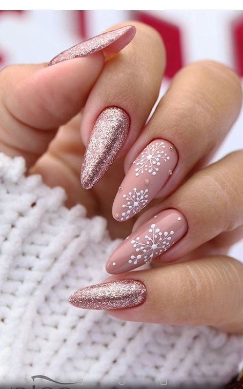 December Nails, Red Christmas Nails, Christmas Nails Easy, Christmas Gel Nails, Snowflake Nails, White Nail, Festival Nails, New Year's Nails, Xmas Nails