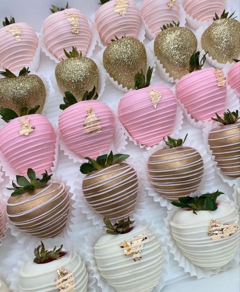 Pink White Gold Strawberries, Chocolate Covered Strawberries Pink Gold, Pink Gold Strawberries, Princess Theme Chocolate Covered Strawberries, Quince Chocolate Covered Strawberries, Sweet 16 Strawberries, Pink And Gold Treats, Pink And Gold Chocolate Strawberries, Girly Chocolate Covered Strawberries