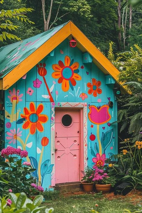 Creative Playhouse Painting Ideas for Kids Spray Paint Playhouse, Decorate Playhouse, Play House Interior Ideas Kids, Refurbished Playhouse, Playhouse Aesthetic, Playhouse Paint Ideas, Willow Playhouse, Kids Playhouse Interior, Kids Tree Forts