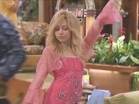 Hannah Montana Aesthetic, Hannah Montana Outfits, Montana Aesthetic, Hannah Montana Forever, Hannah Montana The Movie, Princess Protection Program, Miley Stewart, Aesthetic 90s, Promotional Photos