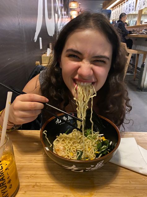 Ramen Noodle Restaurant, Person Eating Ramen Reference, Person Eating Ramen, Foodie Girl Aesthetic, Ramen Noodle Aesthetic, Eating Ramen Pose, Girl Eating Aesthetic, Ramen Aestethic, Enfj Core