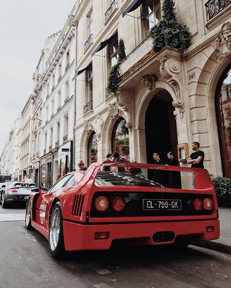 Nathaniel on Instagram: “F40 outside Ralph Lauren in Saint-Germain-des-Prés, #Paris” Vintage Aesthetic Room Ideas, Wallpaper Car Aesthetic, Night Car Snap, Mercedes Sports Car, Vintage Aesthetic Room, Ferrari Vintage, Pagani Huayra, Mclaren P1, Ferrari F40