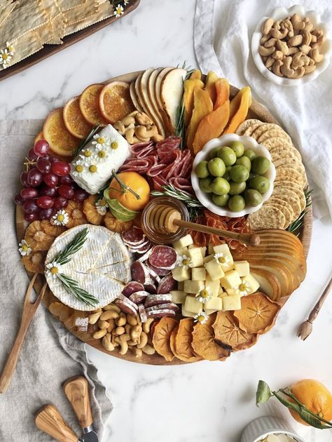 Festive Christmas Food, Creative Christmas Treats, Charcuterie Picnic, Christmas Food Ideas, Beautiful Cheese Board, Winter Celebration, Savory Cheese, Charcuterie Inspiration, Charcuterie Platter