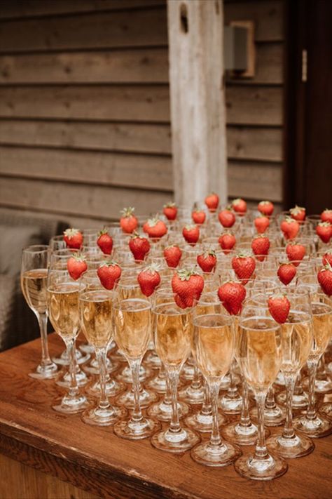 Glasses of champagne with strawberries on the tops of the glasses Alcoholic Drinks Wedding, Pleated Bridesmaid Dress, Wedding Alcohol, Drinks Wedding, Wedding Strawberries, Reception Drink, Wedding Carriage, Wedding Drinks, Cocktail Hour Wedding