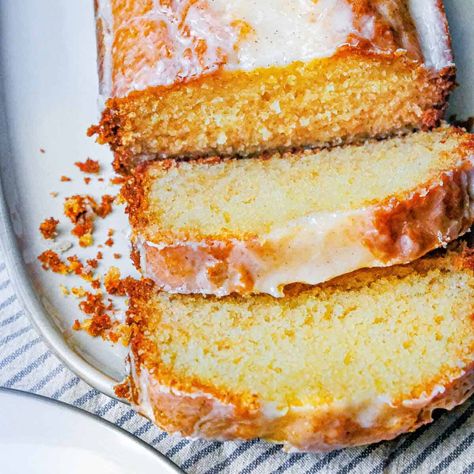 Vanilla Loaf Cake with Vanilla Bean Glaze Vanilla Loaf, Vanilla Loaf Cake, Cake Recipes Uk, Streusel Cake, Loaf Cake Recipes, Fruity Cake, Vanilla Spice, Vanilla Flavor, Loaf Cake