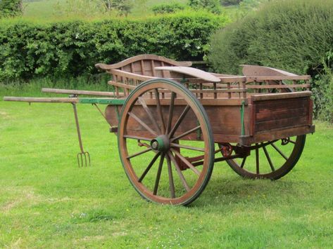 Wooden Horse Drawn Delivery Cart | 263820 | Sellingantiques.co.uk Vintage Carts, Wood Homes, Wagon Wheel Decor, Hippie Bedroom Decor, Wood Wagon, Horse Wagon, Earth Bag Homes, Horse Cart, Hand Cart