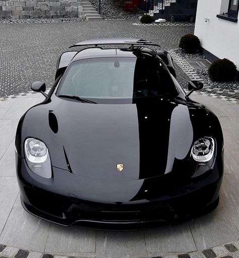 Porsche Garage, Motos Yamaha, Porsche Classic, Classy Cars, Fancy Cars, Porsche Panamera, Porsche Cars, Pretty Cars