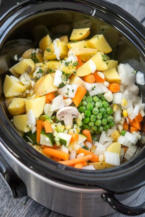 Pot Pie Slow Cooker, Veggie Pot Pie Recipe, Veggie Pot Pie, Vegetarian Pot Pie, Vegan Crockpot, Vegan Slow Cooker, Vegetarian Crockpot Recipes, Slow Cooker Vegetarian, Vegetarian Crockpot