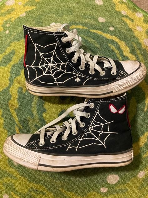 Spider Man Converse Embroidery, Spiderman Embroidery Converse, Spiderman Converse High Tops, Spiderweb Shoes Converse, Embroidery Designs For Shoes, Spiderman Converse Embroidered, Spiderman Shoes Diy, Embroidery Designs Shoes, Spider Man Shoes Converse