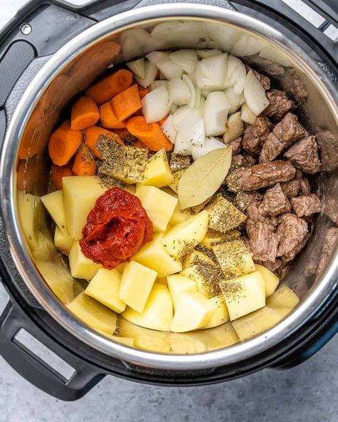 This Instant Pot Beef Stew is as easy as it is delicious! Packed with flavor, this easy stew has succulent beef, made ultra-tender in the pressure cooker and simmered in a mouthwatering broth. It's loaded with potatoes, carrots, and lots of other yummy goodies! #beefstew #stewrecipe #instantpotrecipe #instantpotbeefstew Classic Beef Stew Recipe, Homemade Beef Stew Recipes, Instant Pot Beef Stew Recipe, Stew Easy, Slow Cooker Stew Recipes, Instant Pot Beef Stew, Stew Dinner, Easy Beef Stew Recipe, Easy Beef Stew