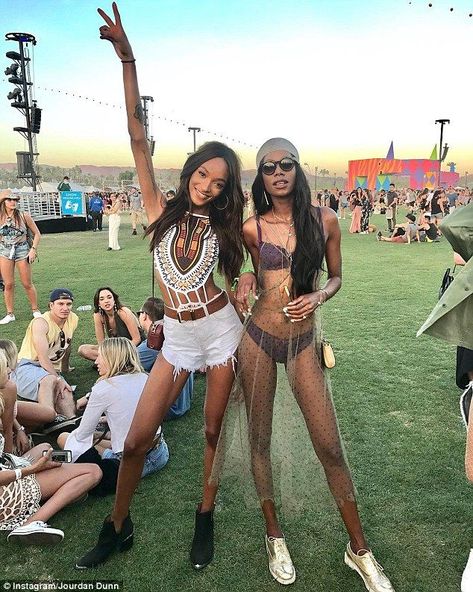 Rate This Festival Outfits From ⭐1~10. SAVE&FOLLOW i will update everyweek. Moda Coachella, Best Coachella Outfits, Coachella Celebrities, Psytrance Clothing, Rave Halloween, Festival Fashion Outfit, Cochella Outfits, Coachella 2017, Coachella Inspiration