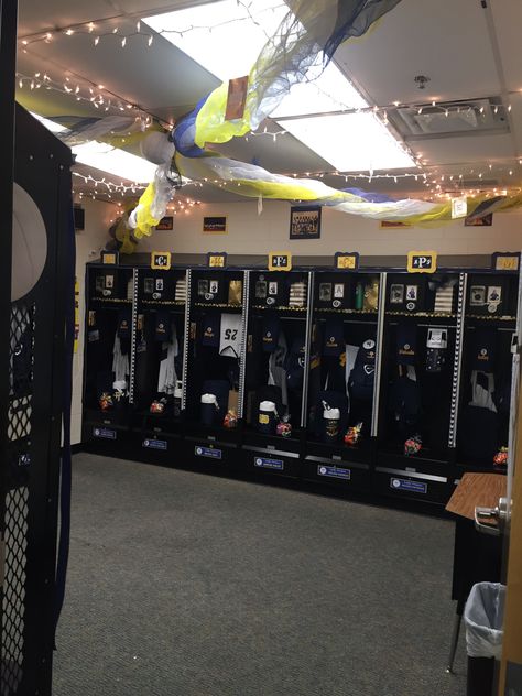 Volleyball Locker Room Decorations Ideas, Basketball Locker Room Decorations, Volleyball Locker Decorations Ideas, Volleyball Locker Room, Basketball Locker Room, Volleyball Locker Decorations, Athletic Locker, Locker Room Decorations, Volleyball Locker