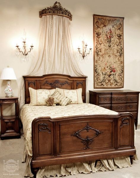 Antique Dreamy Bedroom Design ~  French boudoirs inspire sweet dreams with an elegant antique bed... #antique #french #decor #bed Antique French Bedroom, Antique Bed, Antique Bedroom Furniture, Bedroom Ideas Aesthetic, Antique Bedroom, French Country Bedrooms, French Bedroom, Interior Vintage, Master Bed