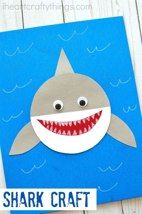 Here is a simple and cute paper shark craft kids will love making for Shark Week. Fun shark week activities for kids and ocean craft for kids. Shark Week Activities For Kids, Shark Preschool, Shark Crafts Preschool, Shark Week Activities, Paper Shark, Ocean Craft, Shark Craft, Craft Kids, Cute Paper