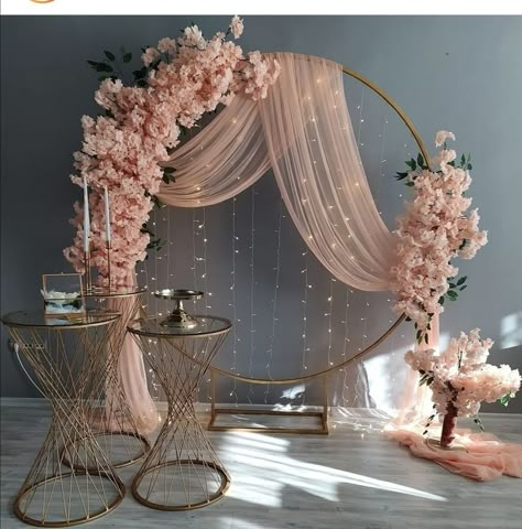 Blush Pink Baby Shower Backdrop, Wedding Balloon And Flowers Decorations, Backdrop For Sweet 16, Photograph Background Ideas, Round Backdrop Ideas For Birthday, Rose Gold Pink And White Table Decor, Pink Wedding Decor Ideas, Tent Weddings Elegant, Bridal Shower Decor At Home