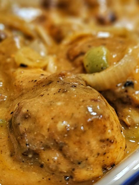 Chicken Thigh Recipes Smothered, Smothered Chicken Southern Soul Food, Soul Food Smothered Chicken, Smothered Leg Quarter Recipes, Southern Chicken Thigh Recipes, Smothered Chicken Soul Food, Crockpot Smothered Chicken Leg Recipes, How To Make Smothered Chicken, Smothered Chicken Legs In Crockpot