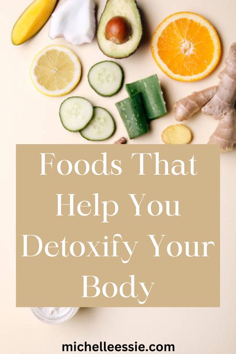 Using the body's natural detoxification system is the way we stay healthy, and eating foods that support it. The body is equipped to eliminate harmful toxins from the body when given the proper nutrients. There are many foods that help to promote detoxification in the body. Read more for some foods that help you detoxify your body. #detoxify #detox Best Foods For Detoxing, Detoxing Your Body From Toxins, Detox Snacks, Best Detox Foods, Diuretic Foods, Detoxifying Foods, Healthy Liver Diet, Detox Week, Detox Foods