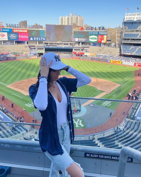 Outfit inspo #yankees #baseball #outfitinspiration Yankees Game Outfit, Yankees Outfit, Gaming Clothes, Baseball Field, Cool Outfits, Outfit Inspirations, Baseball, Outfit Inspo, Clothes