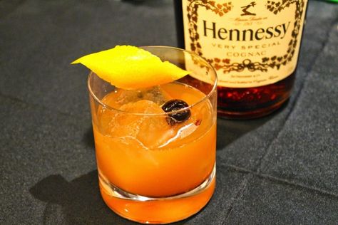 Hennessey Cocktail Recipes, Drinks Alcohol Recipes Hennessy, Mixed Drinks Hennessy, Drinks With Hennessy Recipe, Hennessy Mixed Drinks Recipes, White Henny Drink Recipes, Mixed Henny Drinks, Cognac Mixed Drinks, Cocktails With Hennessy