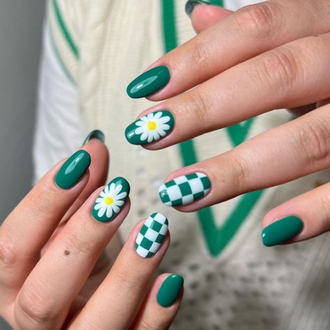 green checker board nails, pretty summer nails, summer nails 2022, summer nail colors, summer nail trends, nail designs 2022, bright summer nails, short nails summer Short Nails Summer, Summer Nails 2023, Checkered Nails, Simple Spring Nails, Weak Nails, Checker Board, Nails 2022, Vibrant Nails, Simple Acrylic Nails