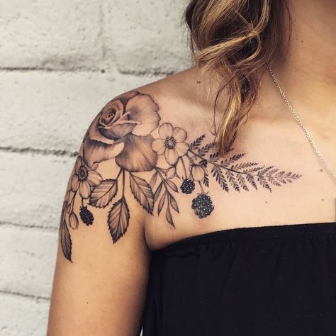 Ariana Tattoos, Shoulder Piece Tattoo, Shoulder Tattoos For Females, Collar Bone Tattoo For Men, Women's Shoulder Tattoo, Tattoos Floral, Shoulder Cap Tattoo, Clavicle Tattoo, Shoulder Sleeve Tattoos