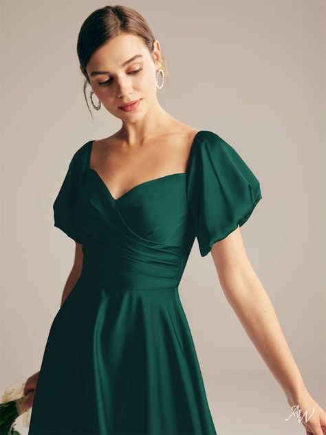 Bridesmaids Colors, Hunter Green Bridesmaid Dress, Bridesmaid Dresses With Sleeves, Perfect Bridesmaid Dress, Bridesmaid Dress Styles, Green Bridesmaid, Green Bridesmaid Dresses, Satin Bridesmaid Dresses, Body Design