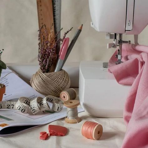 Sewing Machine Aesthetic Photography, Sewing Photography Inspiration, Girl Sewing Aesthetic, Aesthetic Sewing Machine, Sewing Machine Aesthetic, Sew Aesthetic, Sewing Aesthetic, Sewing Photography, Clothes Making