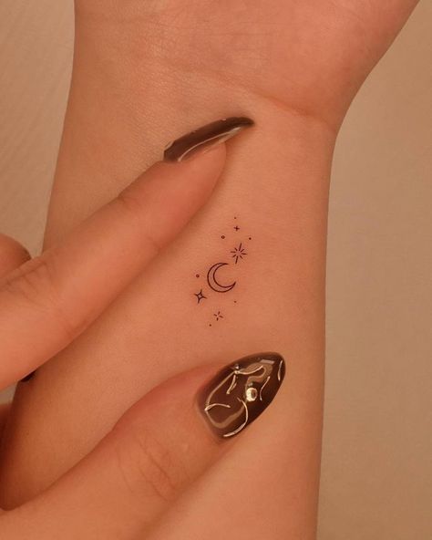 Luna Tattoo, Tiny Tattoos For Women, Tato Minimal, Tiny Wrist Tattoos, Small Girly Tattoos, Moon Tattoos, Small Pretty Tattoos, Petite Tattoos, Small Hand Tattoos