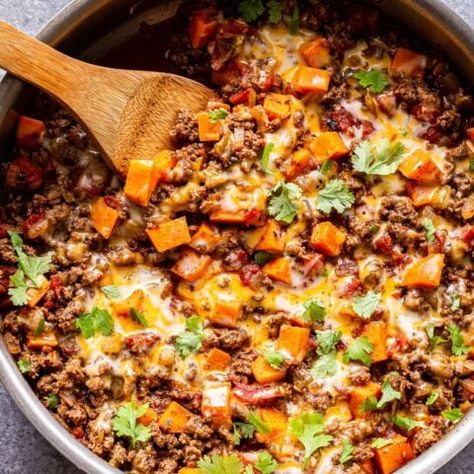 Southwest Ground Beef and Sweet Potato Skillet - Recipe Runner Southwest Ground Beef, Ground Beef Sweet Potato Skillet, Beef And Sweet Potato Skillet, Potato Skillet Recipes, Ground Beef And Eggs, Potato Recipes For Breakfast, Ground Beef Sweet Potato, Potato Salad Loaded, Healthy Baked Sweet Potato