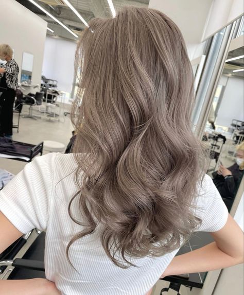 Mushrooms Brown Hair, Hair Color Mushroom Blonde, Ash Brown Hair Color With Money Piece, Very Light Ash Brown Hair, Frosty Brown Hair Color, Beige Hair With Highlights, Milk Tea Grey Brown Hair, Ash Mushroom Hair, Light Grey Brown Hair