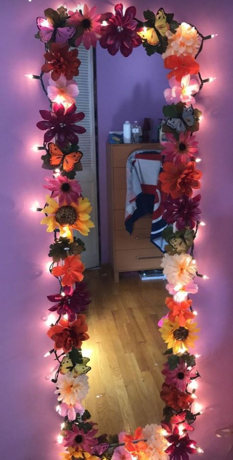 How To Make A Flower Mirror, How To Decorate A Full Length Mirror, Long Wall Mirror Decorating Ideas, Full Length Mirror Diy, Flower Mirror Diy, Full Length Mirror Decor Ideas, Mirror Design Ideas, Wall Mirror Ideas, Modern Mirror Design