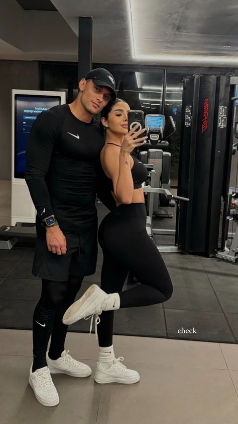 Fit Couple Goals, Gym Couple Outfit Matching, Fit Couples Goals, Couple Gym Outfits, Lululemon Couple, Couple Fitness Aesthetic, Gym Partner Pictures, Gym Date Aesthetic, Couple Working Out