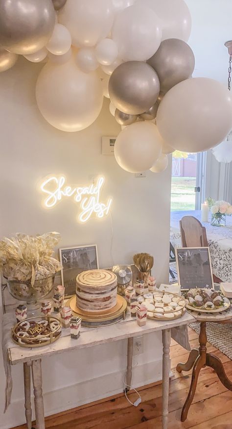 Simple White Bridal Shower Decor, Engagement Party Home Decorations, Engagement Party Sweet Table, Engagement Table Ideas Decor, Decorations For Engagement Party At Home, Neutral Color Engagement Party, Theme For Engagement Party, White Out Engagement Party, Engagement Party Asthetics