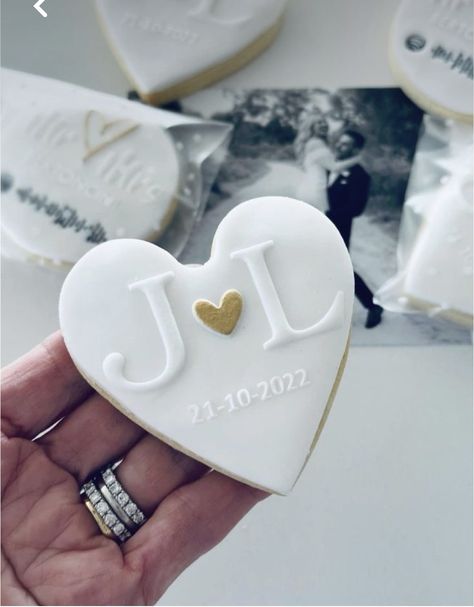 Wedding Cookie Ideas Royal Icing, Cookies Bridal Shower Ideas, Wedding Party Cookies, Royal Icing Cookies For Wedding, Custom Engagement Cookies, Initial Cookies Wedding, Wedding Favours Cookies, Wedding Cookies With Initials, Cookies For A Wedding Cookie Table