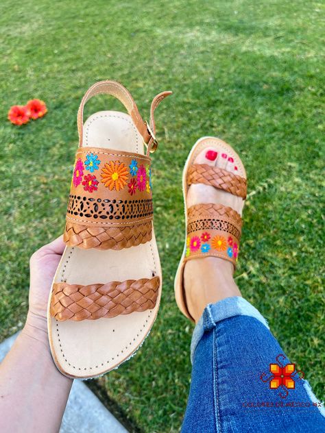 Unique Sandals, Mexican Sandals Huaraches, Handmade Footwear, Mexican Shoes, Mexican Boho, Mexican Sandals, Huarache Sandals, Mexico Art, Mexican Women