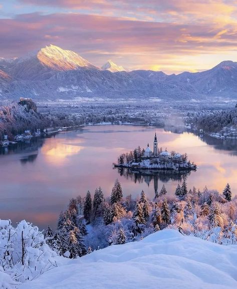 Lake Bled Slovenia, Bled Slovenia, Julian Alps, Eastern Europe Travel, Landscaping Images, Lake Bled, Travel Safety, Banff National Park, Macedonia