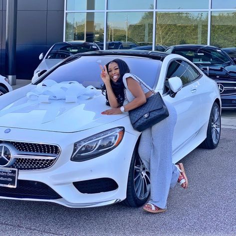 Black Mercedes Benz Aesthetic Girl, 2023 Cars For Women, Amg Benz Cars, Stuff To Put On Your Vision Board, Affordable Cars For Women, New Car Black Women, My Dream Car Mercedes Benz, Dream Car Mercedes Benz, Pretty Cars For Women