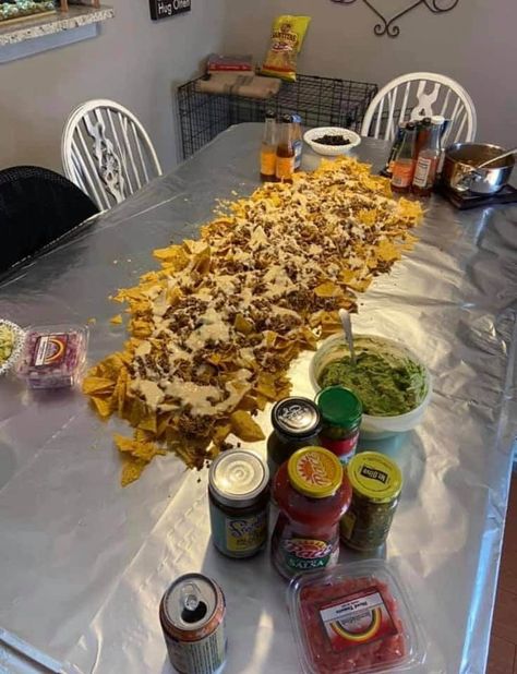 Mexican Bar Ideas For Home, Nacho Table, Nacho Party, Fiesta Night, Nacho Bar, Beach Ideas, Party Food And Drinks, Birthday Food, Game Day Food