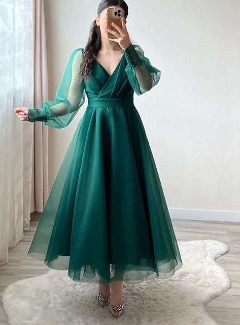 Turkish Frock Designs, Party Wear Gowns Western, Gown Western, Red Green Dress, Dresses Pakistani, Simple Frock Design, Dresses Korean, Dresses Embroidered, Green Wedding Dresses