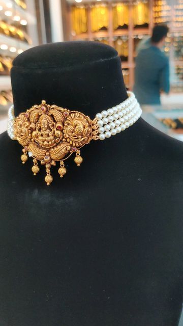 Pooja Jewels on Instagram: "Pearl Choker #" Latest Choker Necklace Designs, Pearl Choker Necklace Indian, Gold Pearl Choker, Gold Earrings Indian, Indian Choker Necklace, Gold Jewels Design, Choker Necklace Designs, New Gold Jewellery Designs, Indian Bridal Jewelry Sets