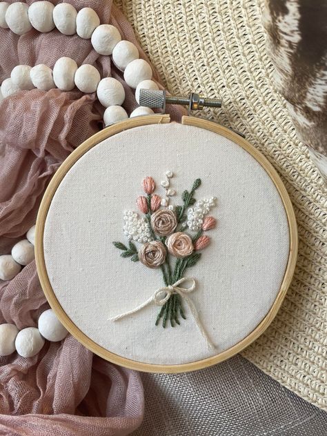 Bouquet DIY Embroidery Kit Embroidery Artists, Hand Embroidery Patterns Free, Simple Hand Embroidery Patterns, Diy Embroidery Kit, Simple Embroidery Designs, Hand Embroidery Patterns Flowers, Hand Embroidery Kit, Hand Embroidery Projects, Hand Embroidery Flowers