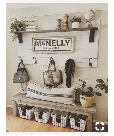 Vstupná Hala, Rustic Entryway, Farmhouse Entryway, Farmhouse Look, Diy Entryway, Dekor Diy, Foyer Decorating, Pallet Decor, Country House Decor