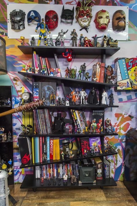 Sala Nerd, Games Room Ideas, Geek Bedroom, Attic Game Room, Room Ideas Interior Design, Geek Home Decor, Comic Room, Marvel Room, Geek Room