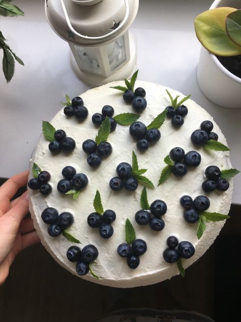 #blueberry #blueberrydessert #aesthetic #cake #birthdaycakeideas Blueberry Cake Aesthetic, Botanical Cake, Fruit Topping, Small Birthday Cakes, Aesthetic Cake, Birthday Menu, Blueberry Topping, Blueberry Desserts, Fruit Toppings