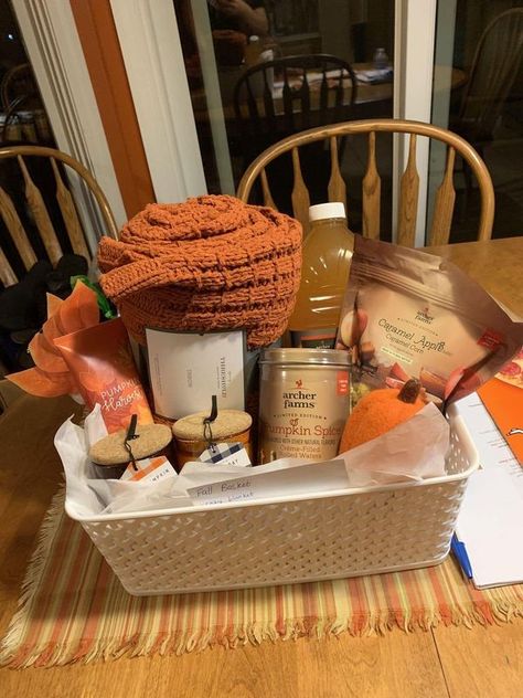 : Spooky & festive gift baskets for Halloween 👻 #BooBasket #Halloween Boo Basket Ideas For Girlfriend, Boo Basket Ideas, Thanksgiving Baskets, Diy Halloween Gifts, Fall Gift Baskets, Spooky Halloween Gifts, Boo Gift, Boo Baskets, Halloween Themed Gifts