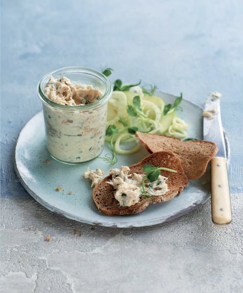 Smoked Mackerel Rillettes with Rye Crisps - ScandiKitchen Rye Crisps, Food For Summer, Rillettes Recipe, Crisps Recipe, Rye Toast, Summer Starter, Mackerel Recipes, Smoked Mackerel, Weekend Cooking