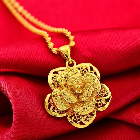 Jewelry Necklace Simple, Dubai Gold Jewelry, Necklaces Chunky, Gold Jewelry Gift, Chunky Necklaces, Gold Fashion Necklace, Gold Jewellery Design Necklaces, Fancy Jewellery, Flower Pendant Necklace