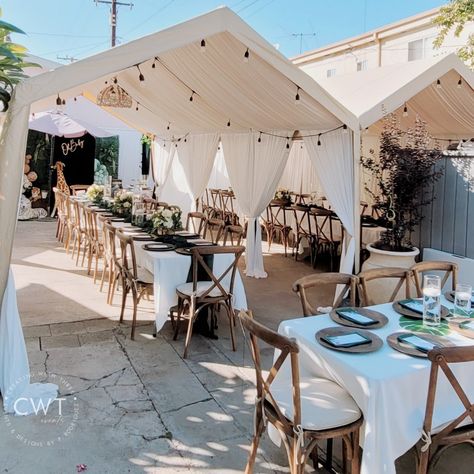 Tented Backyard Party, Table And Chair Set Up For Party, Backyard Tent Dinner Party, Baby Shower Plate Setting, Backyard Tent Party Ideas, Baby Shower Tent Decorations, Outside Tent Party Ideas, Backyard Party Table Set Up, Tent Dinner Party