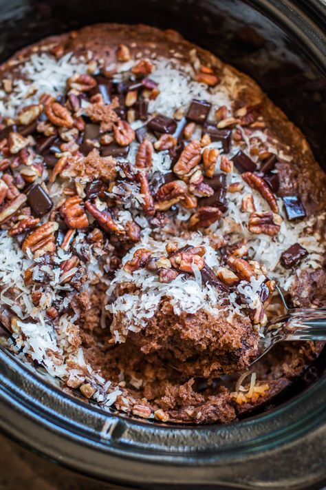 This decadent Slow Cooker German Chocolate Spoon Cake is a delicious spin on German chocolate cake, this is served this warm with ice cream! Chocolate Spoon Cake Recipe, Crockpot Cake, Spoon Cake, Chocolate Cake Recipes, Crockpot Dessert Recipes, Slow Cooker Recipes Dessert, The Magical Slow Cooker, Chocolate Spoons, Crock Pot Desserts